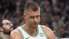 Porziņģis traumas dēļ nepiedalās "Celtics" uzvarētā NBA spēlē