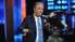 Video: Komiķis Džons Stjuarts atgriežas "The Daily Show" vadītāja krēslā
