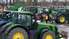 Nīderlandē simtiem protestējošu lauksaimnieku bloķē automaģistrāles