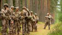 Опрос: в случае военного нападения Латвию готовы защищать более 60% населения