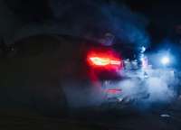 На BMW демонстрирует свои навыки дрифта полиции