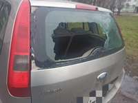 В изрядном опьянении выбил стекла у трех автомашин в Лаумовском районе