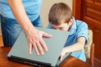 Drossinternets.lv призывает родителей обратить внимание на риск совращения детей в интернете