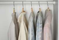 Ревизия шкафа: как правильно отправить «на зимовку» летнюю одежду?