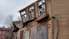 "Опасно, а что делать?" - сгоревший дом на улице Кежу годами угрожает жизни жителей