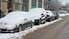 Из-за интенсивного снегопада в центре города не успели очистить автостоянки