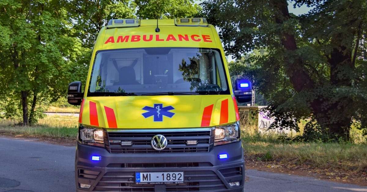Sakas pagastā ceļu satiksmes negadījumā iekļuvis NMPD auto; cietuši ...