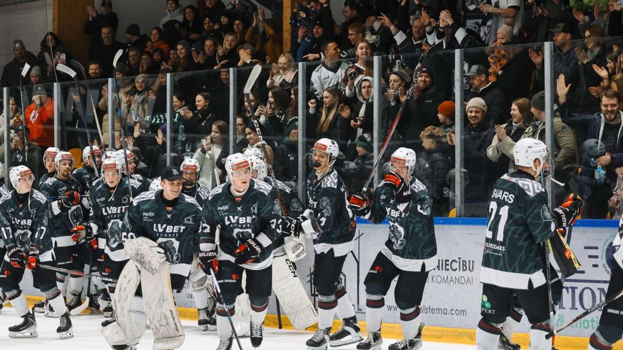 Foto: "Liepājas hokeja komandai" zaudējums "Capitals" OHL mačā