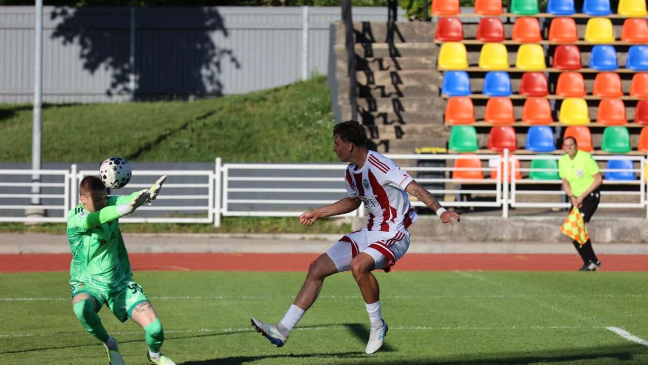 "Liepājas" futbolisti cīņā par ceturto vietu uzvaru "Super Nova" komandu