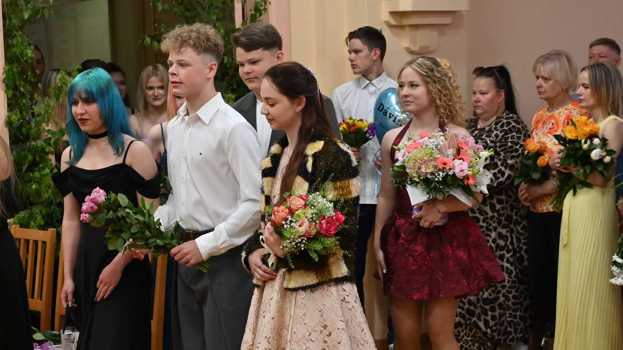 Foto: Deviņi gadi vienā mirklī. Liepājā sākas izlaidumu laiks