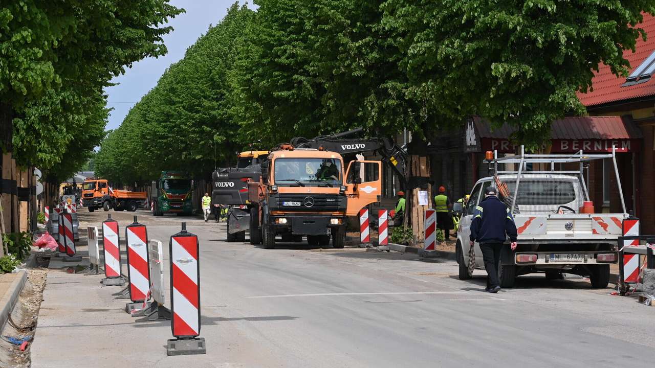 Foto: Raiņa iela atdzimst. Vairs nebūs tik drūmi