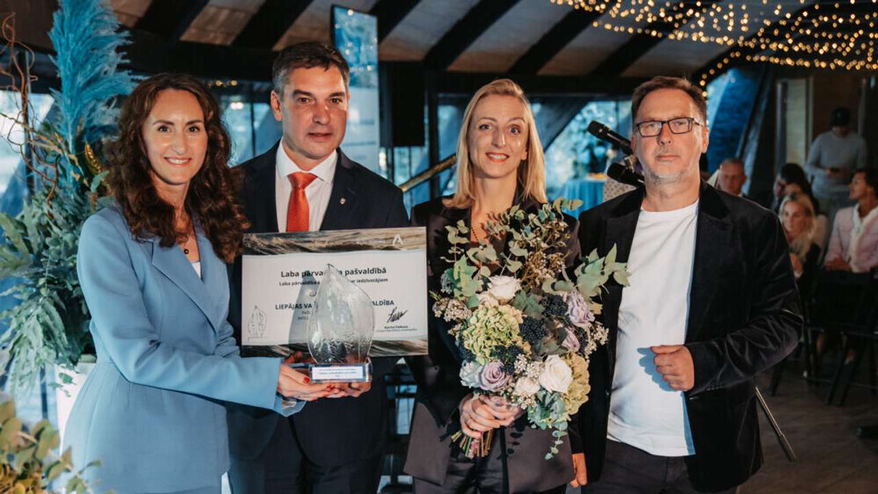 Foto: Liepāja saņem tiesībsardzes galveno balvu par vēlēšanu komunikācijas kampaņu "Liepāja ir Tava balss!"