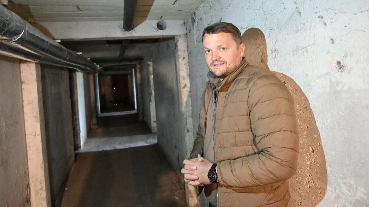 Foto: Kur paslēpties krīzes brīdī? Liepājā sāk ierīkot patvertnes, bet vietas visiem nepietiks