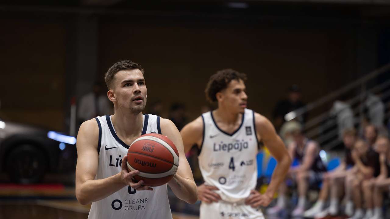 Foto: "Liepājas" basketbolistiem zaudējums pirmajā ENBL spēlē