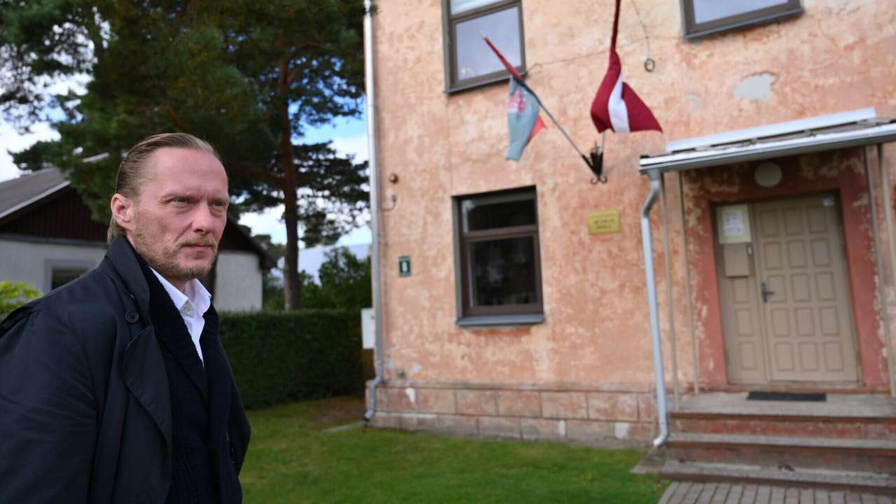 Foto: Karostas mūzikas skola savaldzina deputātus