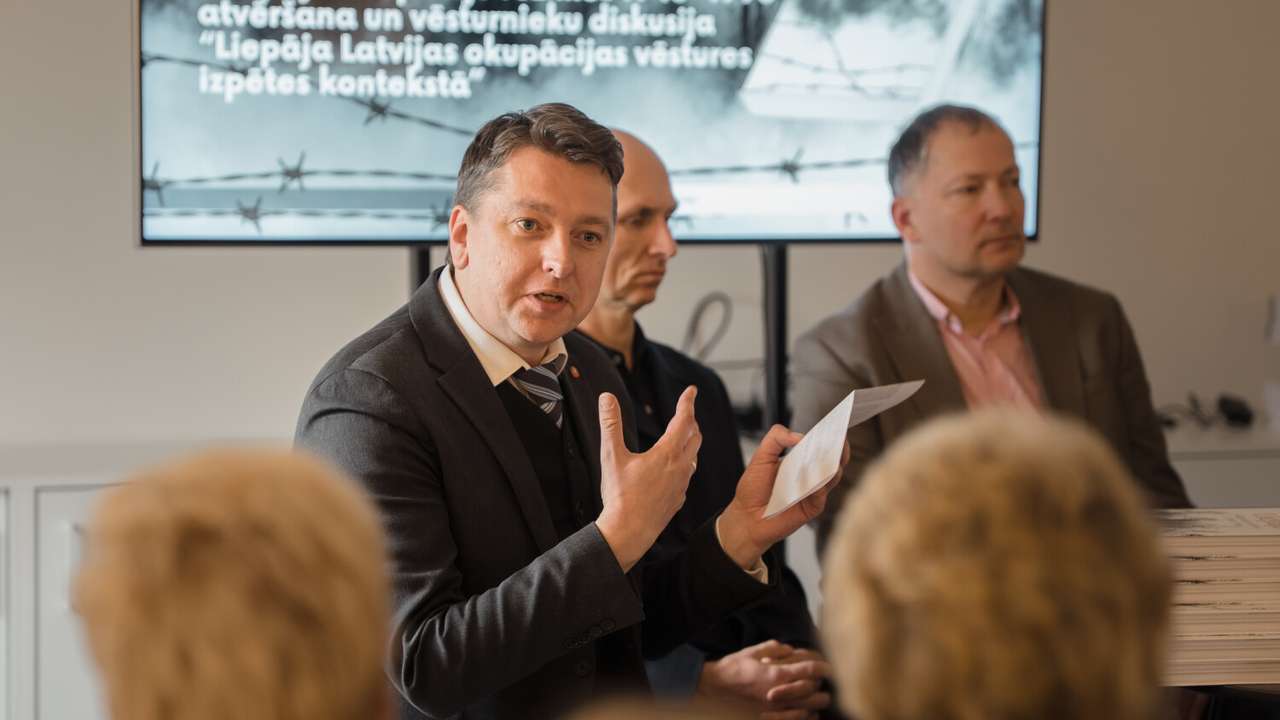 Foto: Liepājas okupācijas muzejā atvērts rakstu krājums par Liepāju okupāciju režīmos