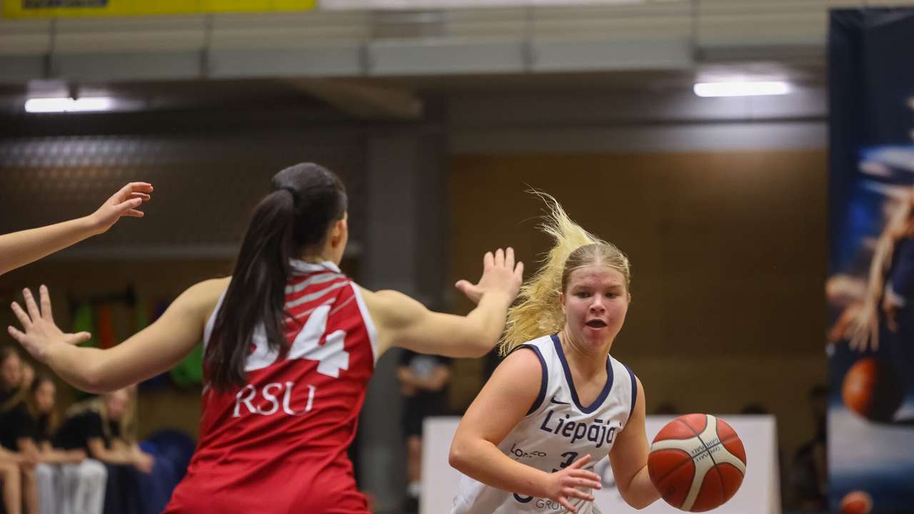 Foto: Liepājnieces zaudē RSU komandai WBBL mačā