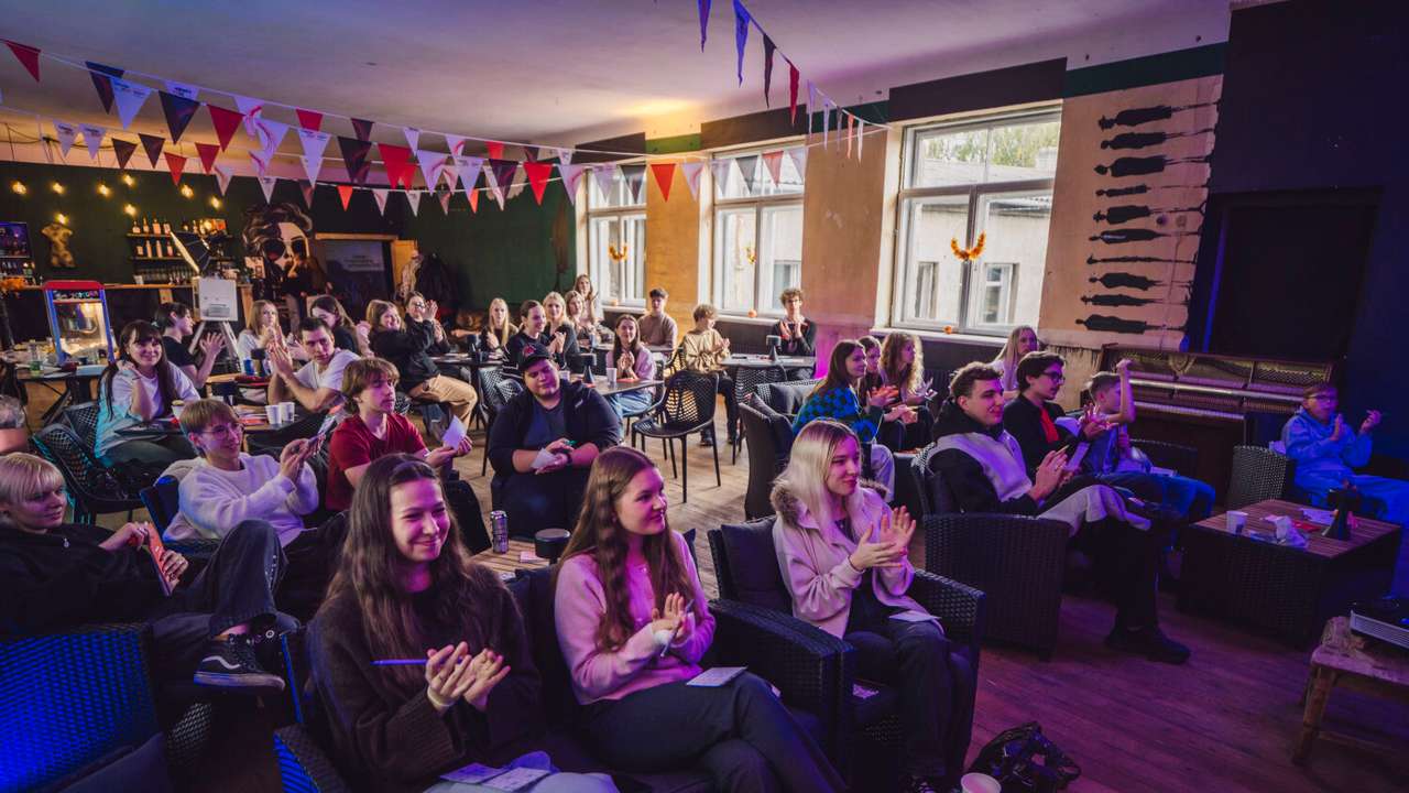 Foto: "Liepāja 2027" jauniešu programma atklāj jauno sezonu ar 27 stundu laikā radītu pasākumu