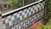 Dienas prieks: Lietotu telefonu vāciņi kļūst par žoga detaļām