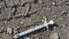 Apreibinās un uzvedas neadekvāti
