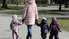 Saeimas komisija noraida visus opozīcijas priekšlikumus ģimenes pabalstu palielināšanai