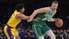 Video: Porziņģim 22 punkti "Celtics" zaudējumā "Lakers" vienībai