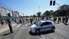 Policija Belgradā nojauc protestētāju barikādes