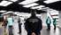Parīzes metro sadurtas trīs sievietes